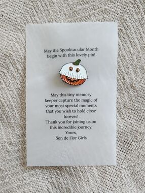 Rare Limited Edition Son de Flor Pumpkin Ghost Pin Halloween Fall October 2024